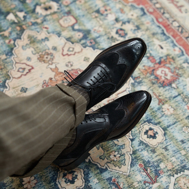 Luxorique Timeless Elegance Lace-Up