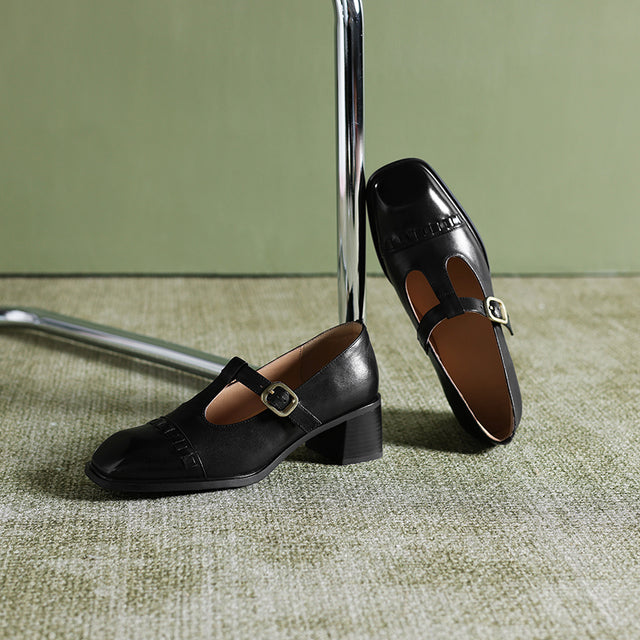 Slip-Into Serpatura: Effortless Elegance