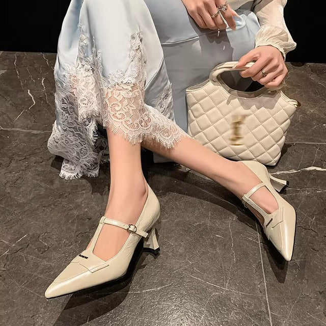 Sleek Urbano Slide-Stride Runway Statement