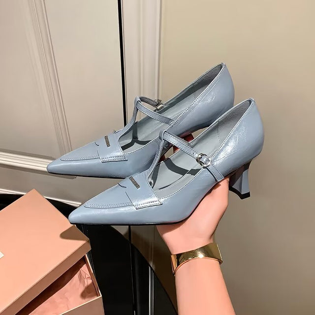 Sleek Urbano Slide-Stride Runway Statement