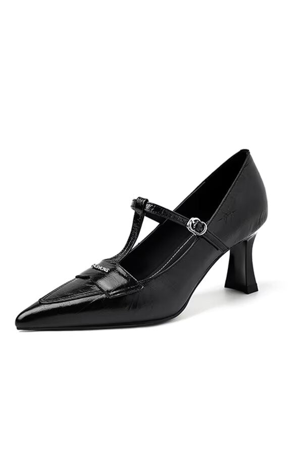 Sleek Urbano Slide-Stride Runway Statement