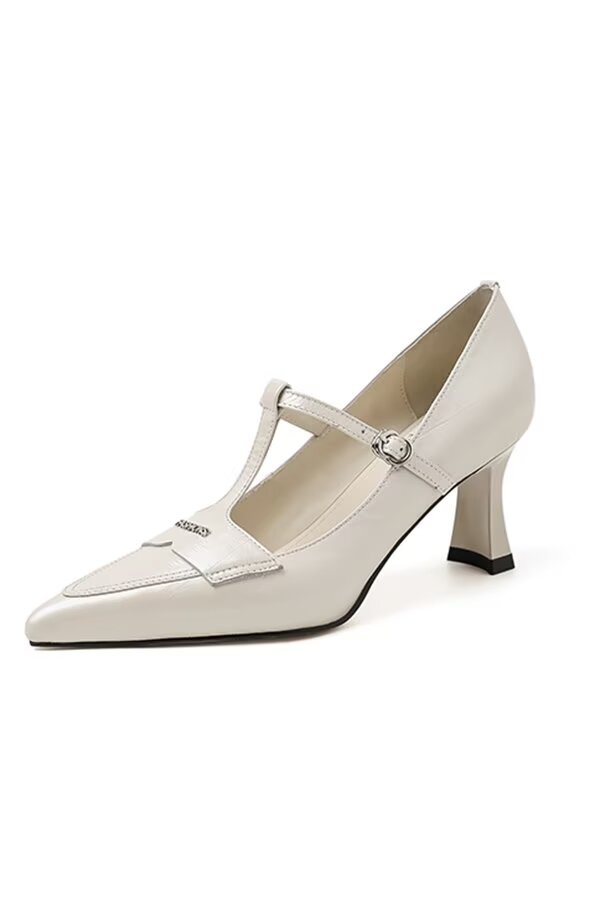 Sleek Urbano Slide-Stride Runway Statement