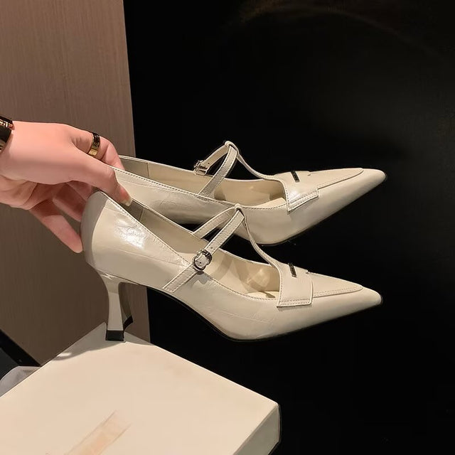 Sleek Urbano Slide-Stride Runway Statement