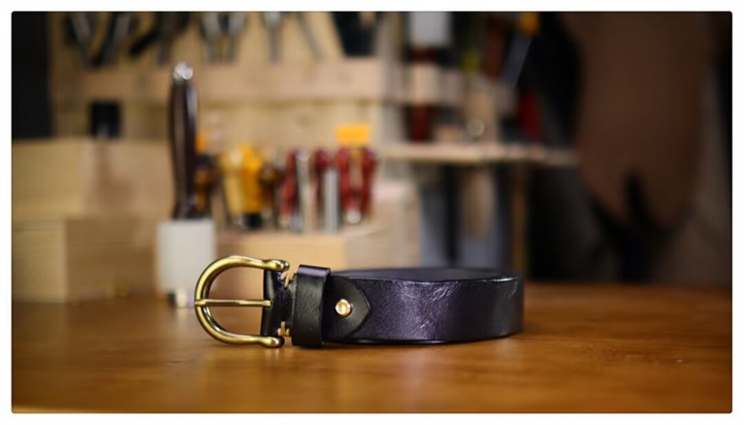 Veltique Sophisticated Waistline Charm