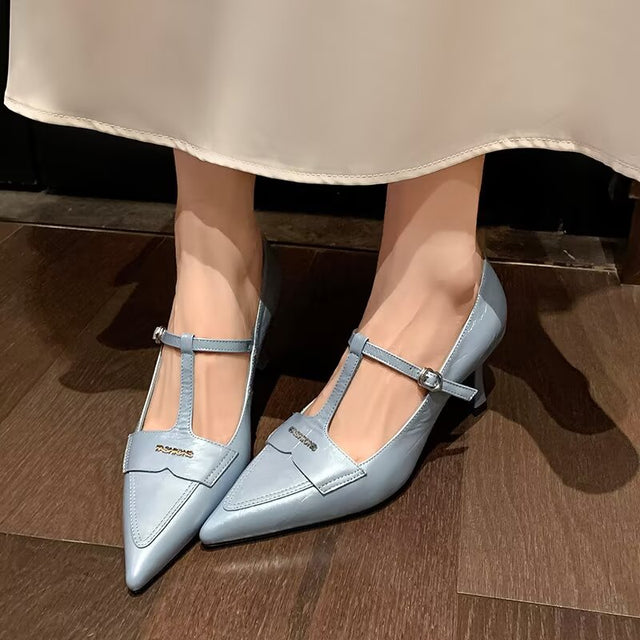 Sleek Urbano Slide-Stride Runway Statement