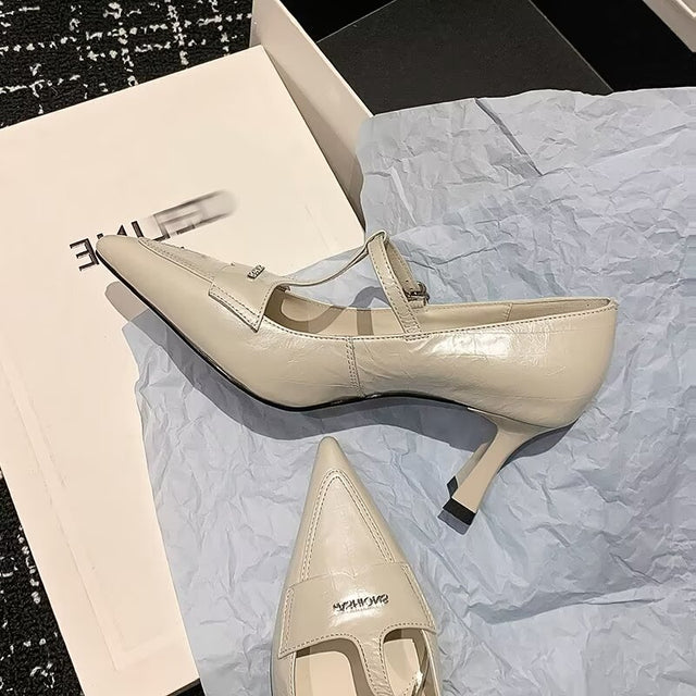 Sleek Urbano Slide-Stride Runway Statement