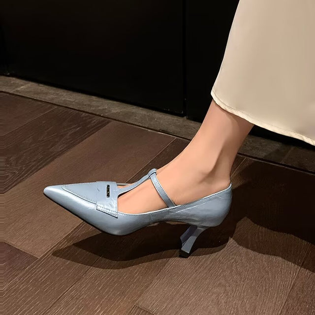 Sleek Urbano Slide-Stride Runway Statement