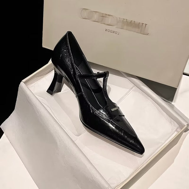 Sleek Urbano Slide-Stride Runway Statement