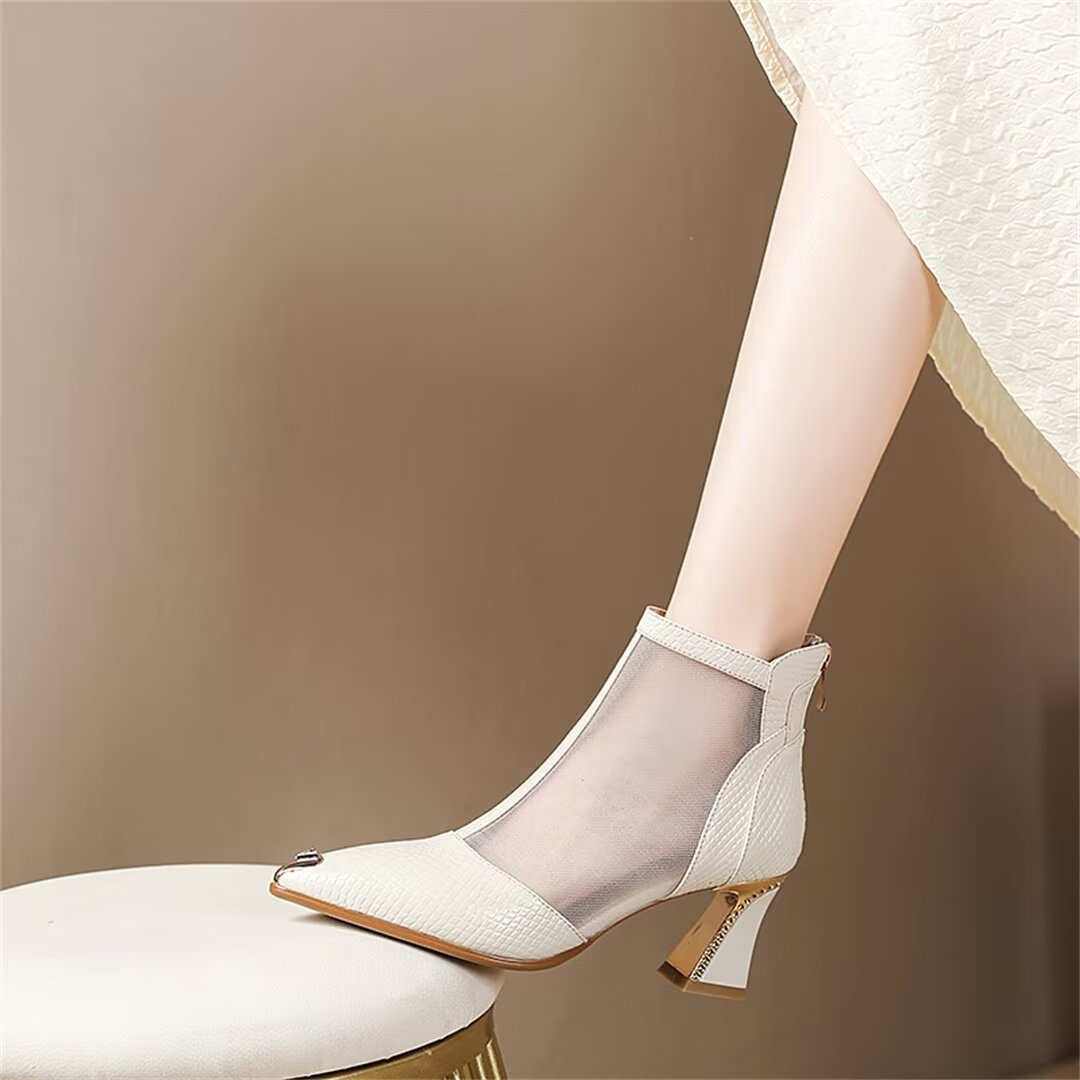 SvelteZip Cow Leather Pumps