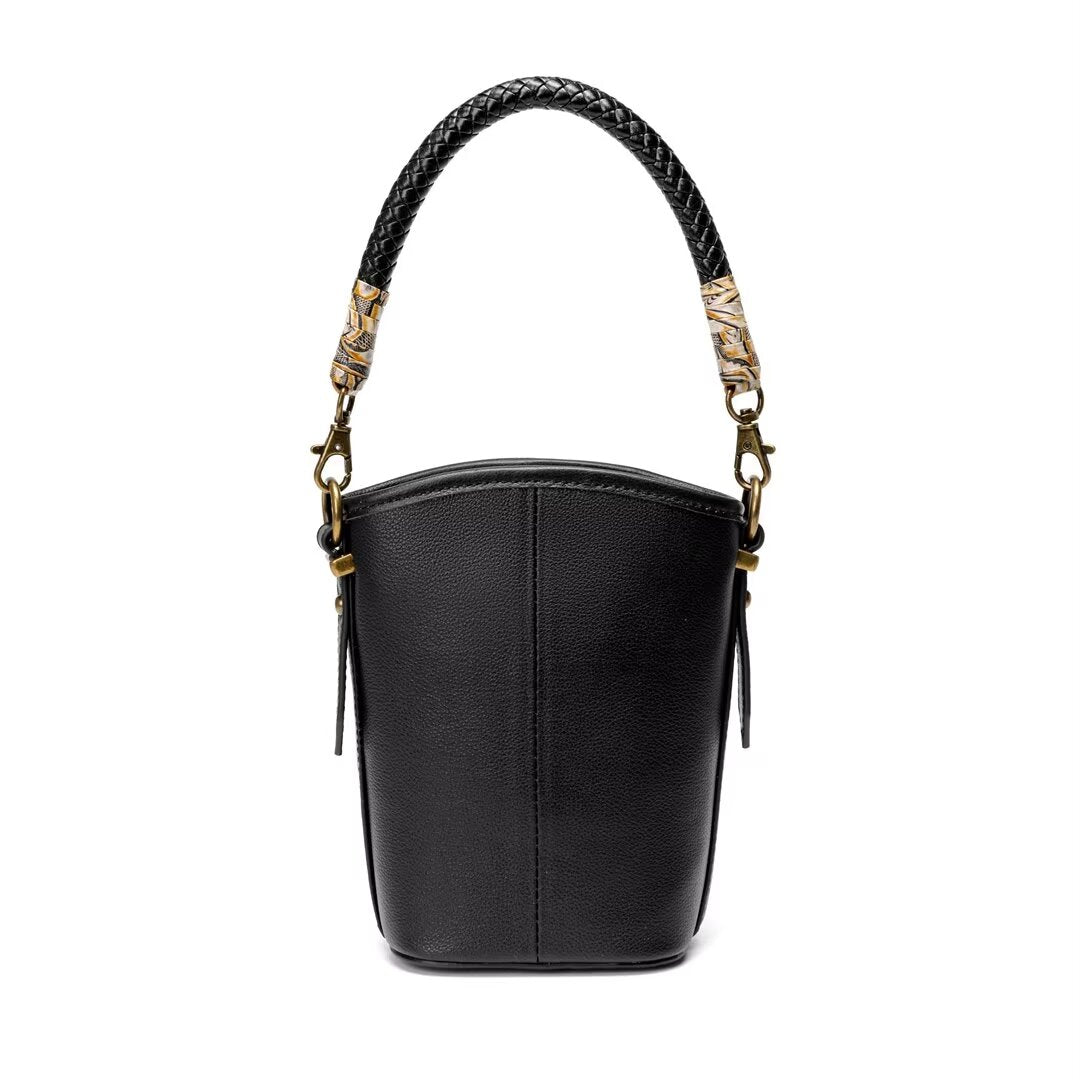 Chic Casual Leather Tote for Every Occasion