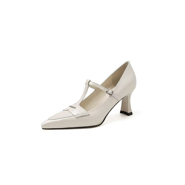 Sleek Urbano Slide-Stride Runway Statement