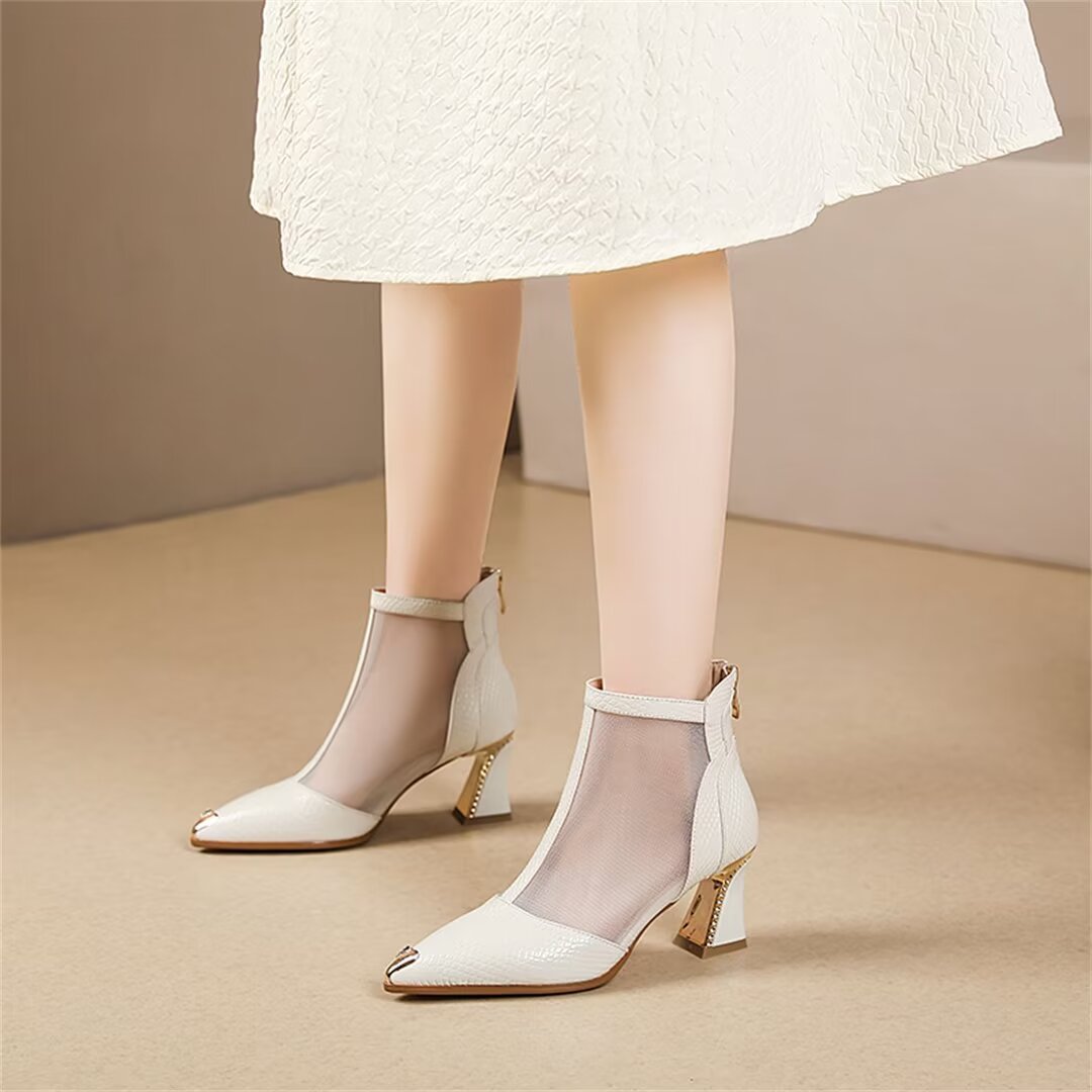 SvelteZip Cow Leather Pumps