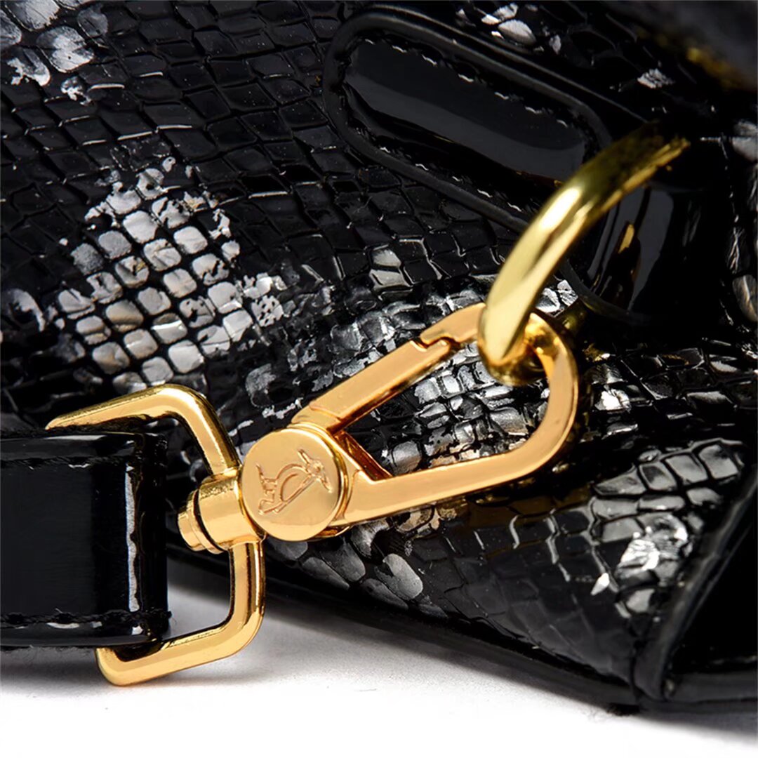 GlamTrend Alligator Pattern Handbag